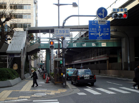 061229_地下鉄江坂駅前