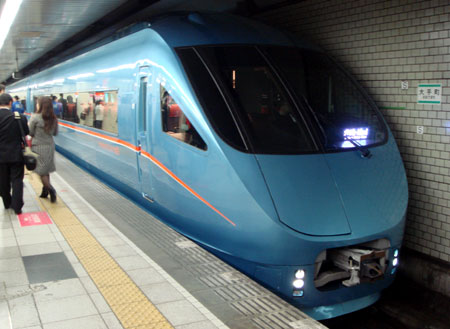 080404_小田急MSE60000形・大手町駅にて