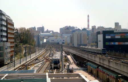 080405_センター北駅から