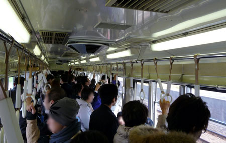 081220_1900系車内