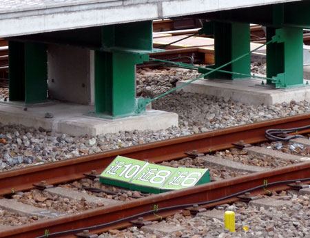 090311_尼崎駅・近鉄車両停止位置