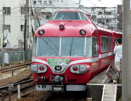 090809_7000系パノラマカー・新安城駅