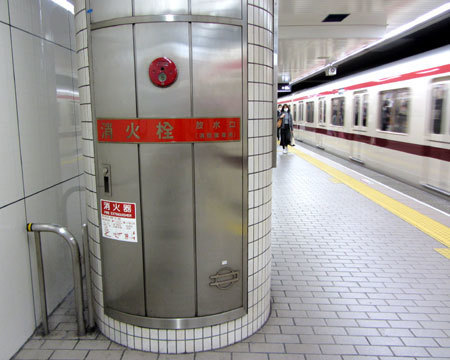 180322_大阪地下鉄・なんば駅・消火栓