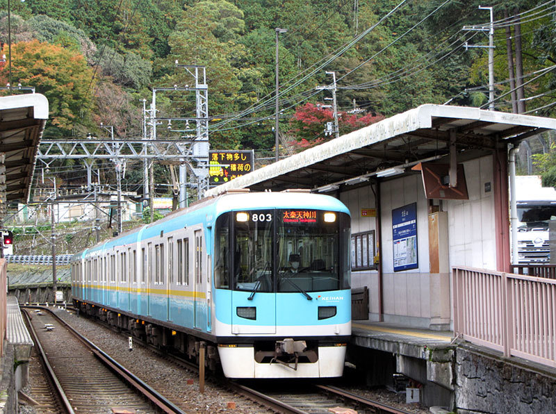 暖色系 ✨京阪電気鉄道京津線 旧京津三条駅 駅ホーム乗車案内板